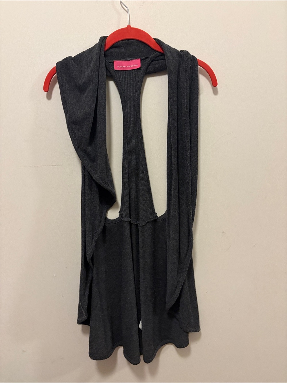 Black Sleeveless Open-Back Cardigan Vest